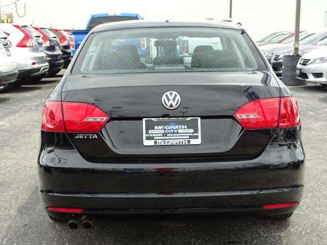 2014 Volkswagen Jetta 4dr Sedan 5M